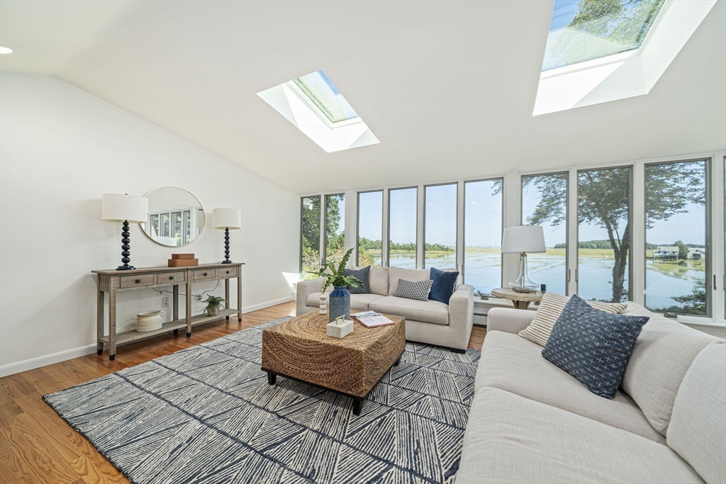 110 Damon's Point Road