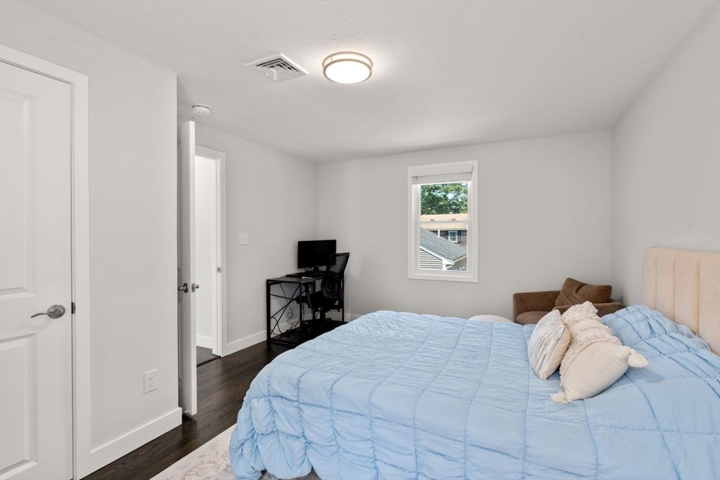 9 Beach Rd
