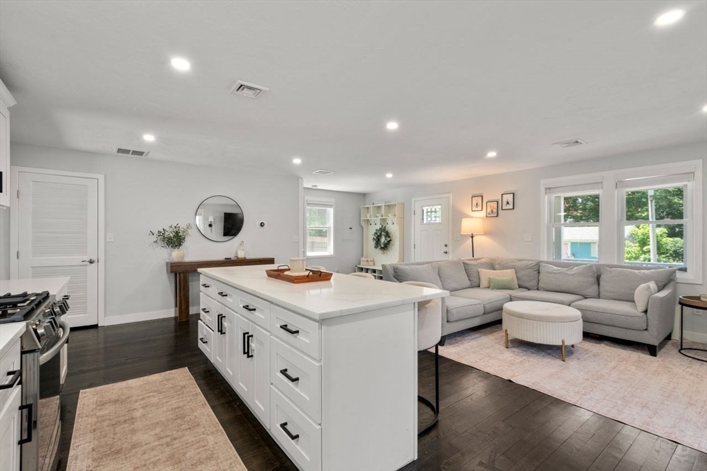 9 Beach Rd