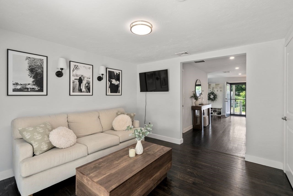 9 Beach Rd