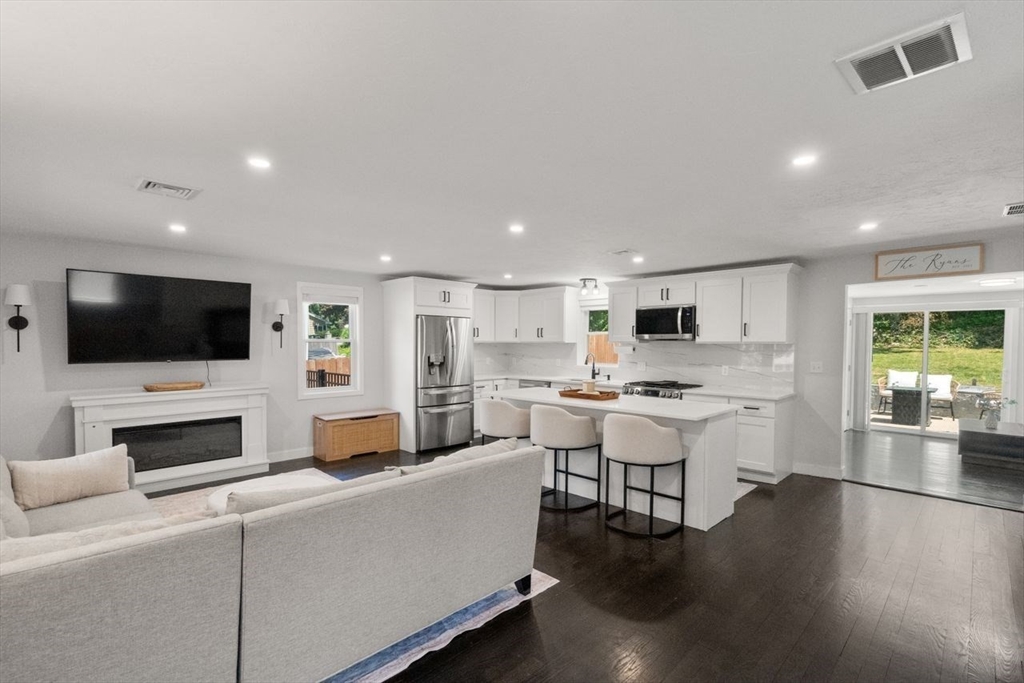 9 Beach Rd