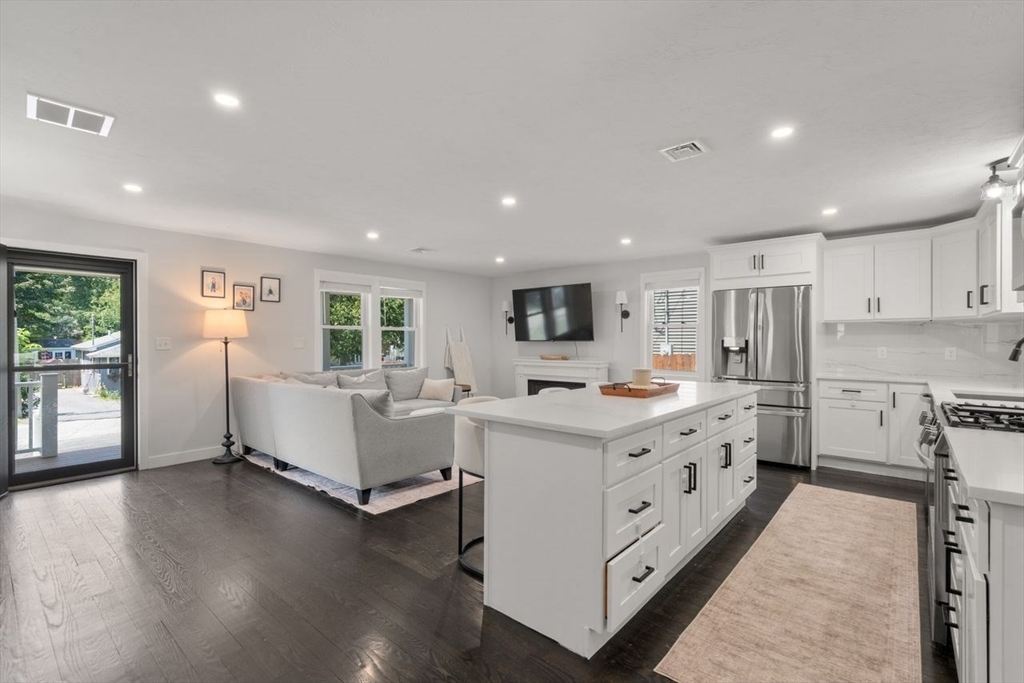 9 Beach Rd