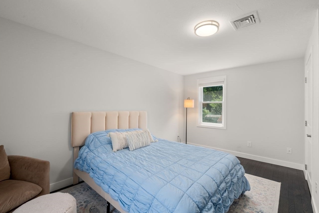 9 Beach Rd