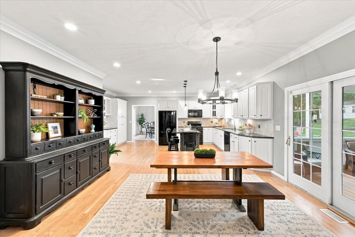11 Evergreen Rd