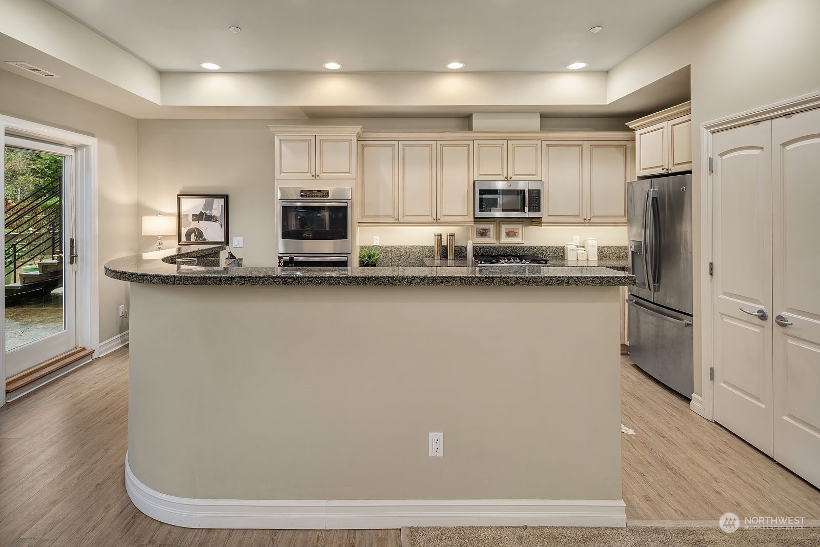 10398 NE 17th St Unit: 105