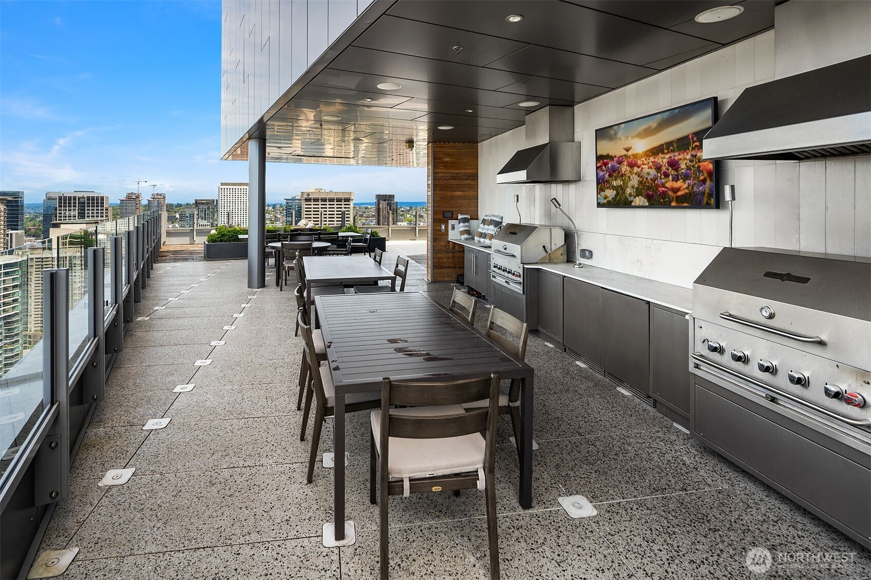 121 stewart Street Unit: 908