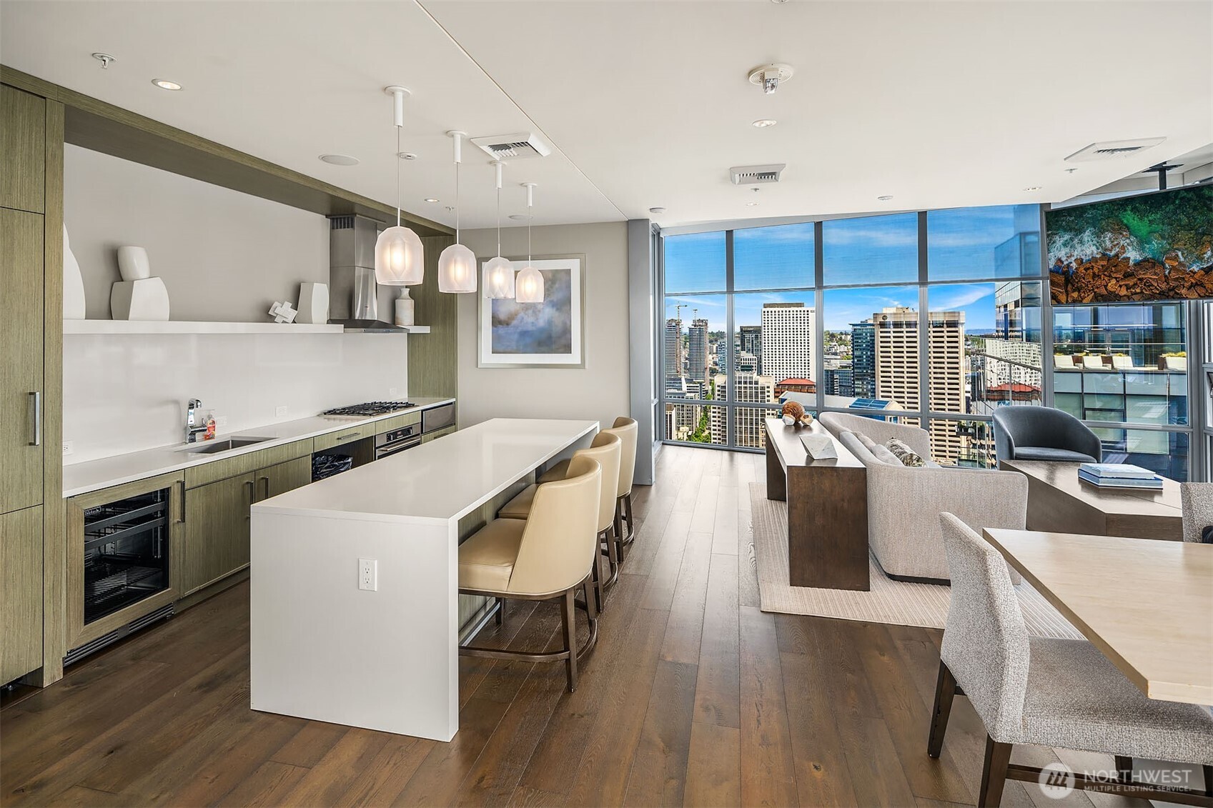 121 stewart Street Unit: 908