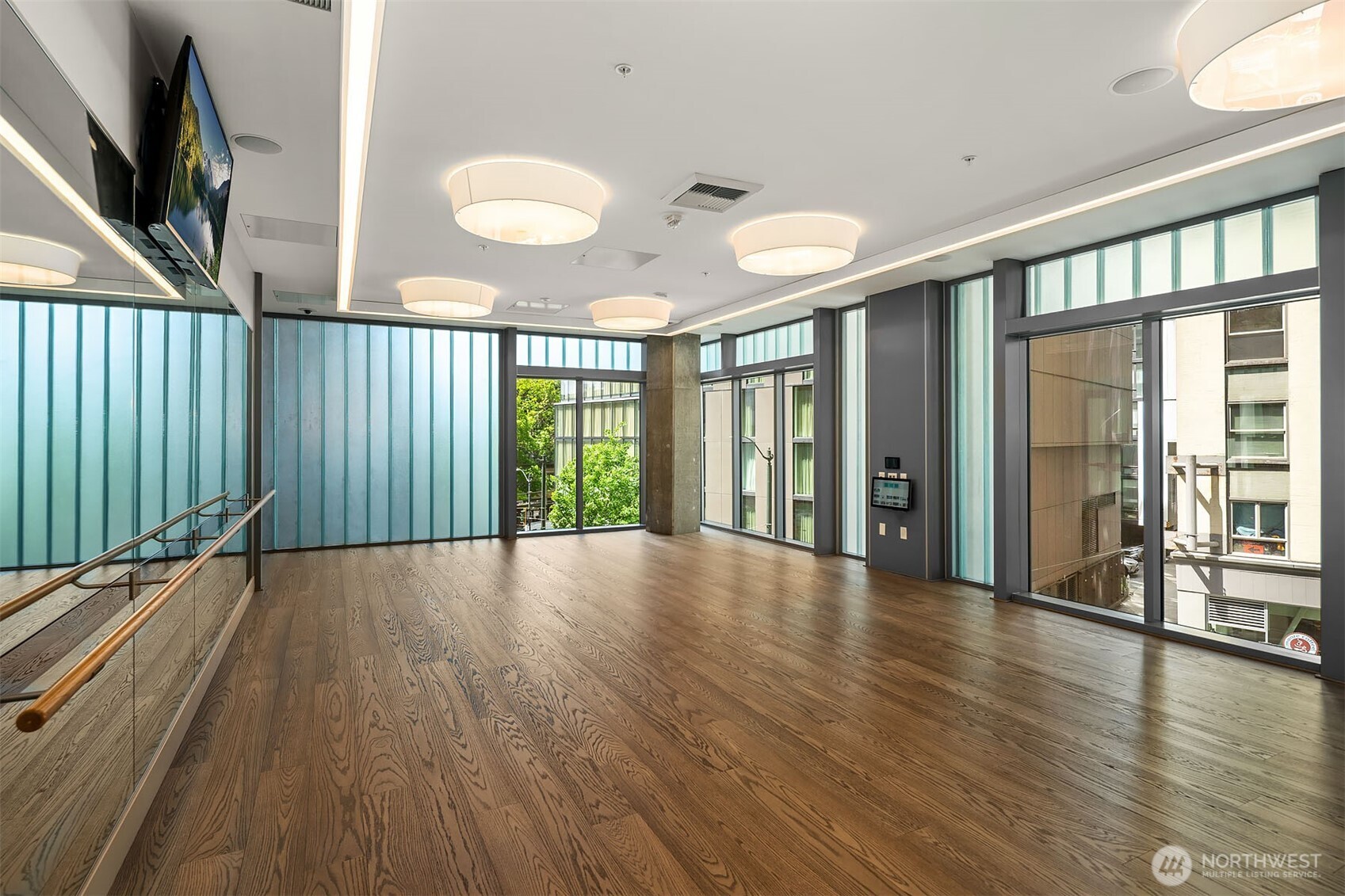 121 stewart Street Unit: 908