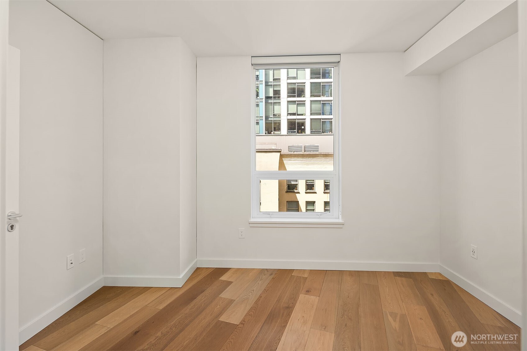 121 stewart Street Unit: 908