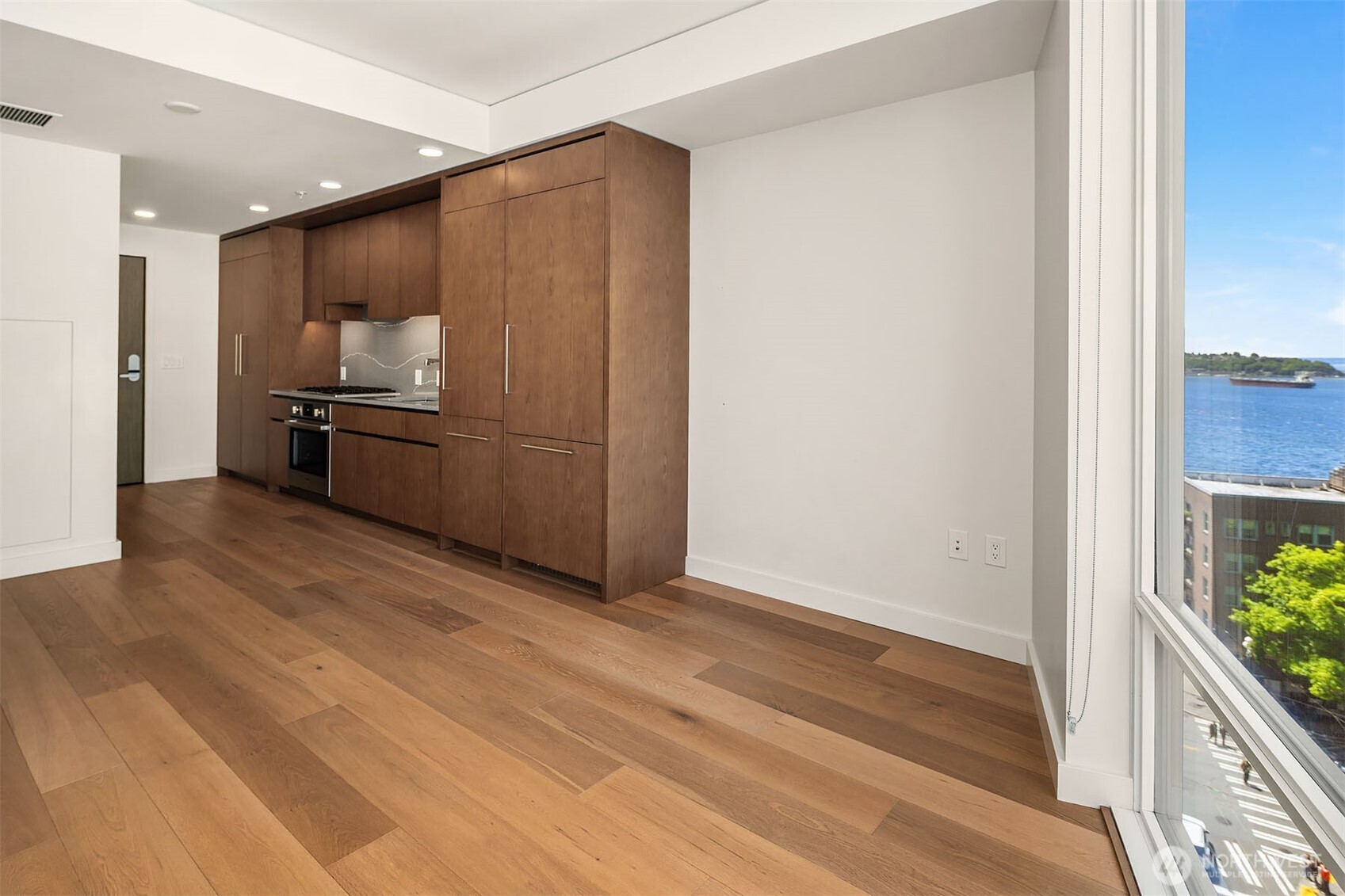 121 stewart Street Unit: 908