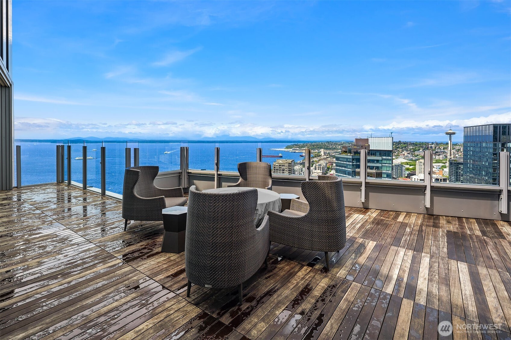121 stewart Street Unit: 908