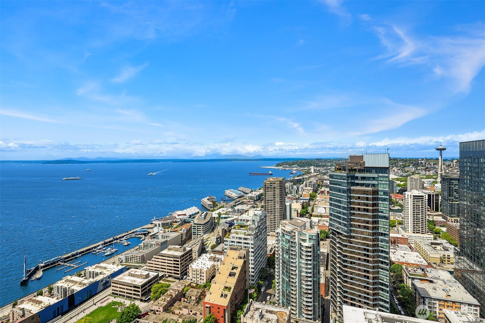 121 stewart Street Unit: 908