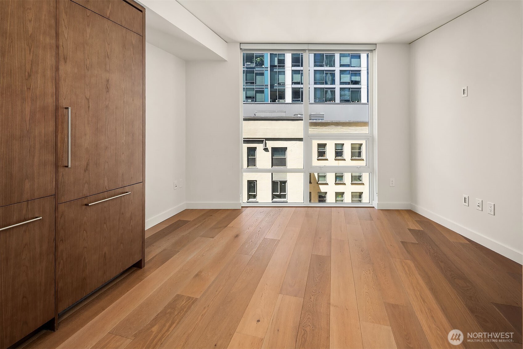 121 stewart Street Unit: 908