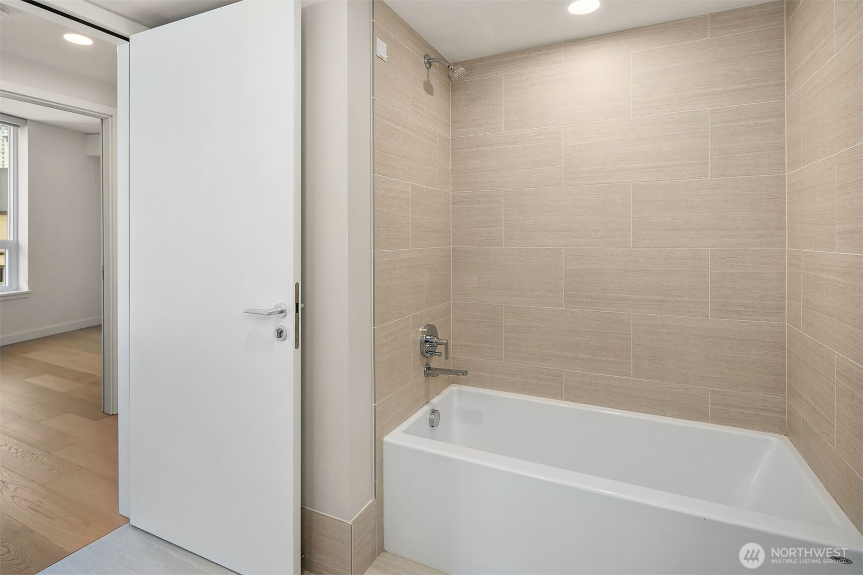 121 stewart Street Unit: 908
