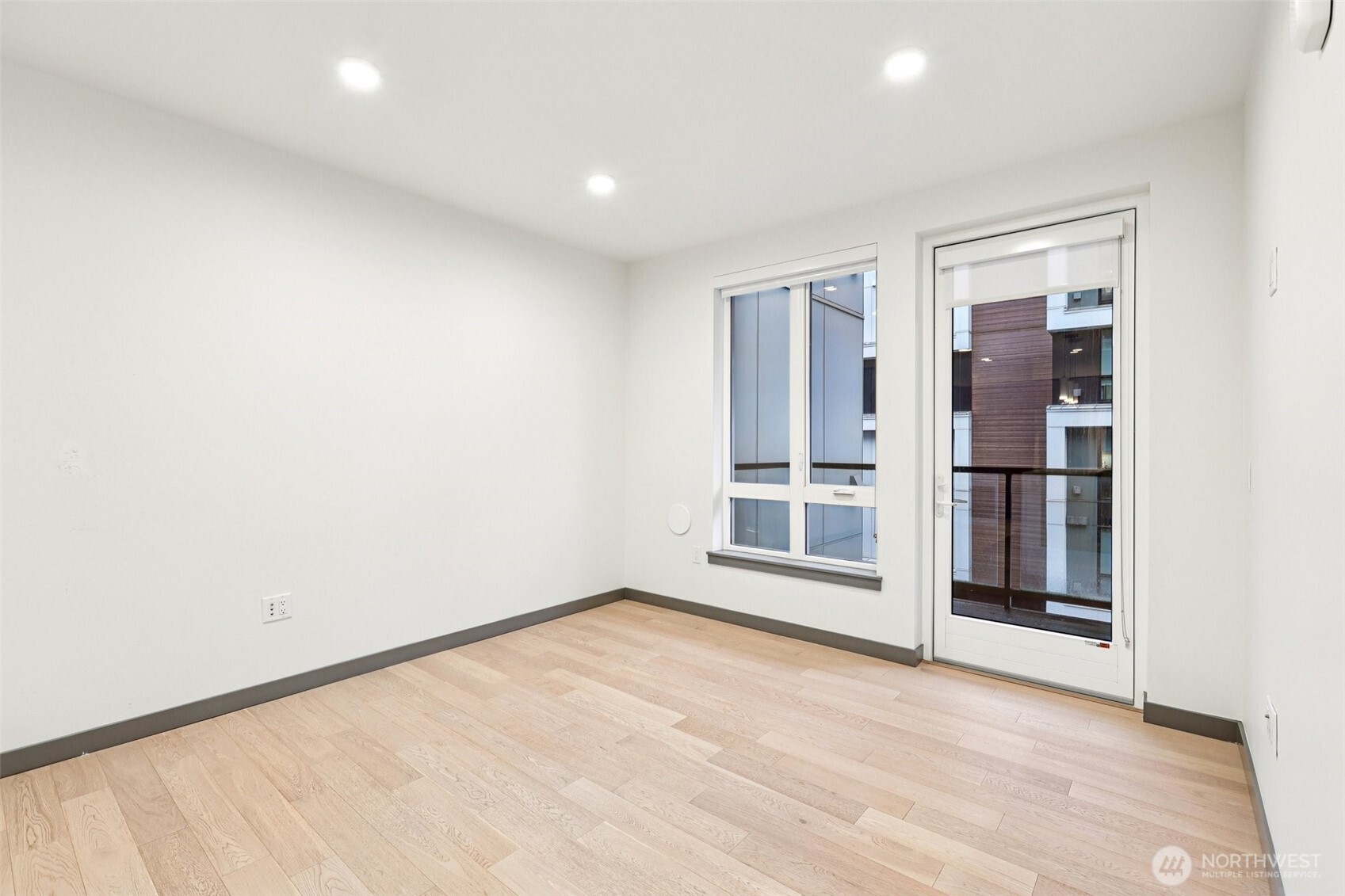 11903 NE 128th St Unit: 320