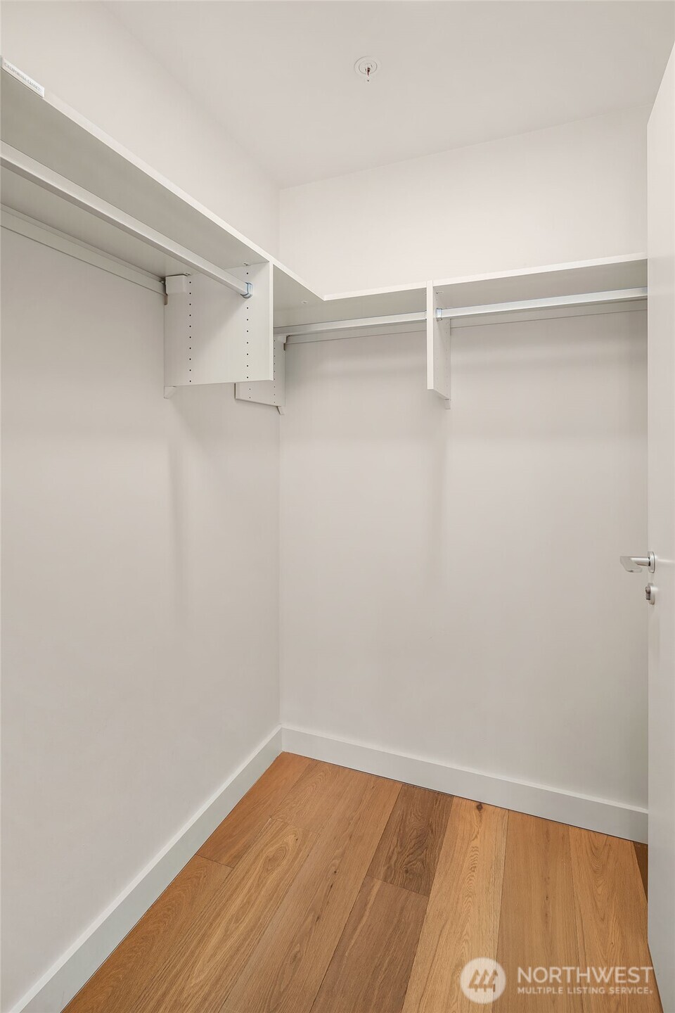 121 Stewart Street Unit: 908