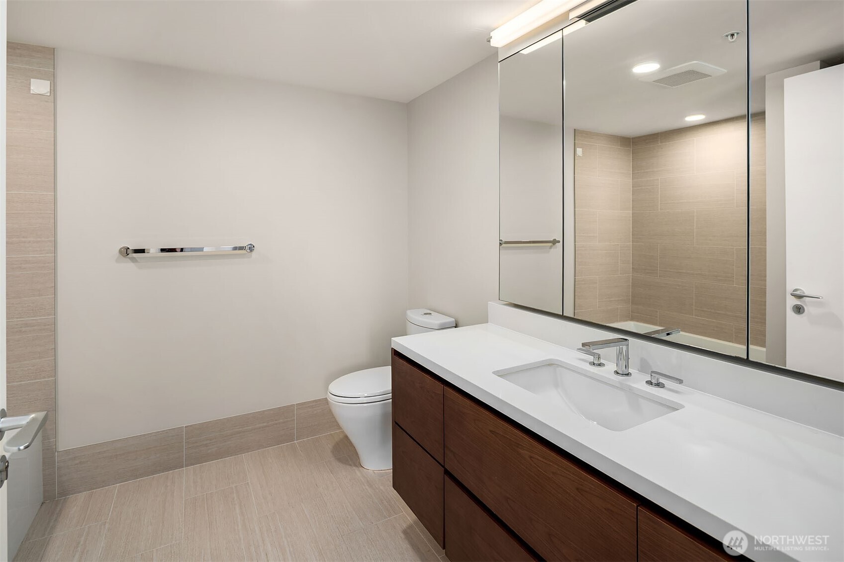 121 Stewart Street Unit: 908