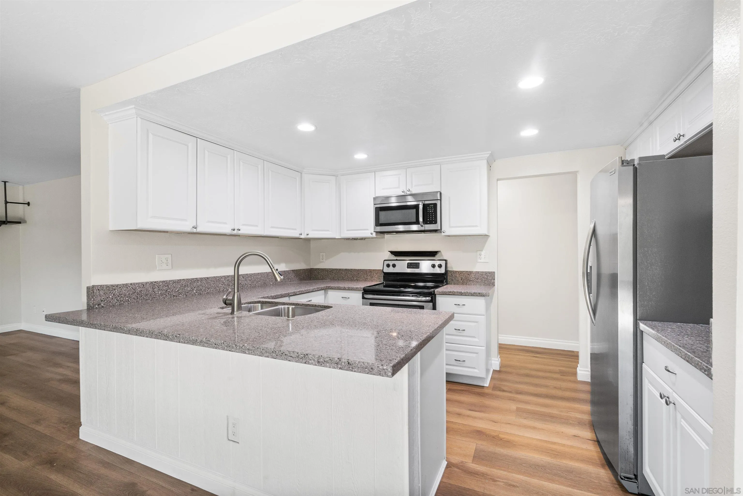 1872 Fairway Park Unit B