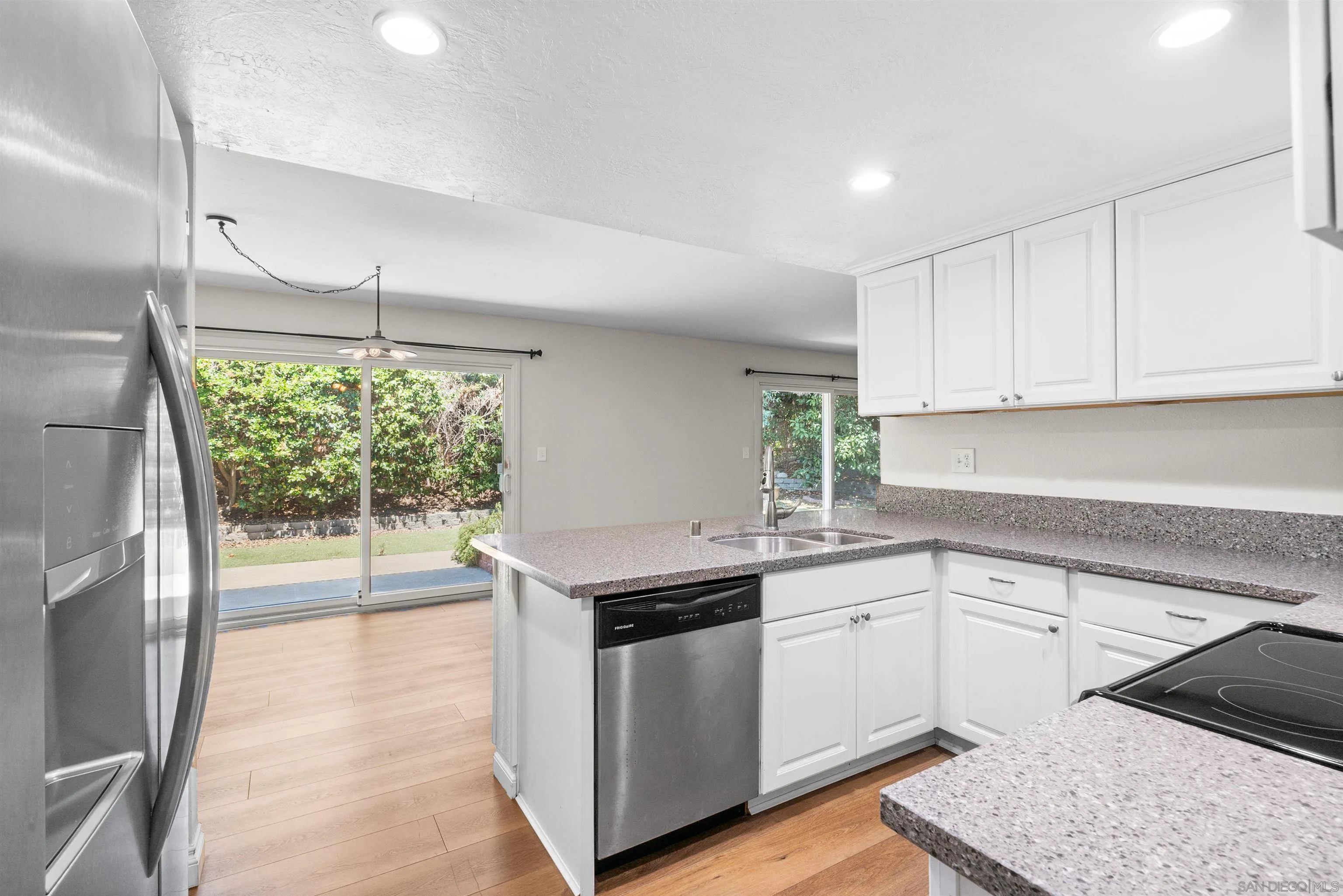1872 Fairway Park Unit B