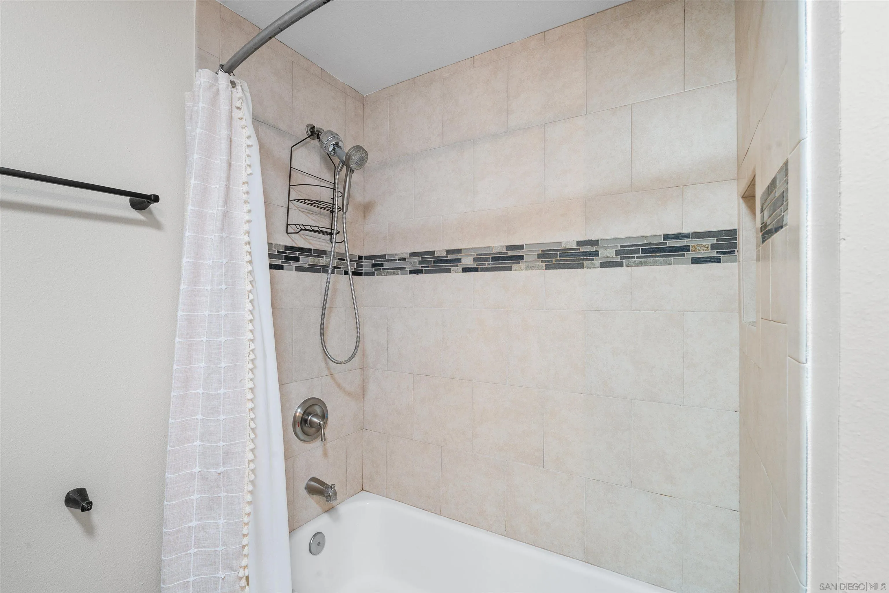 1872 Fairway Park Unit B
