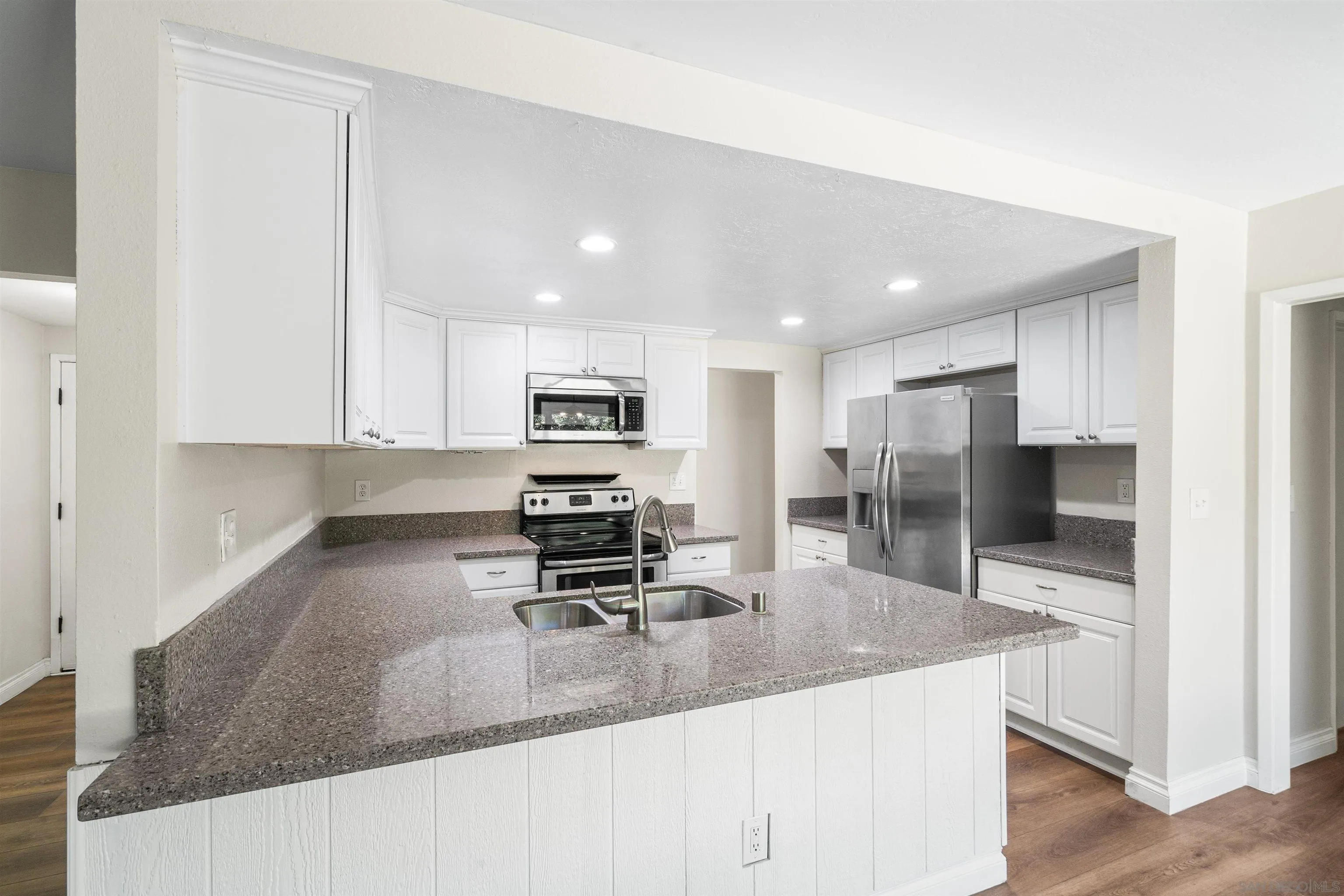 1872 Fairway Park Unit B