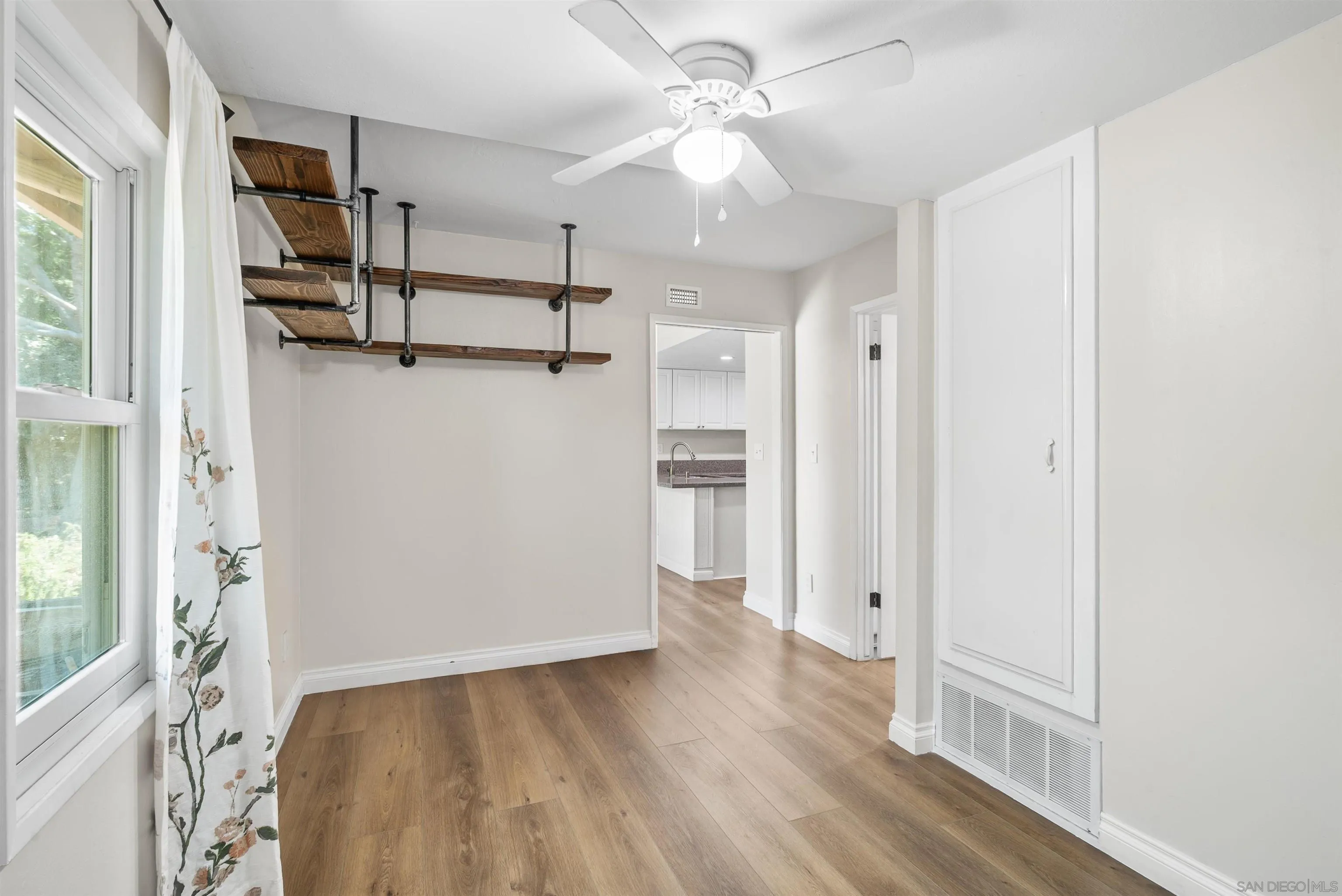 1872 Fairway Park Unit B