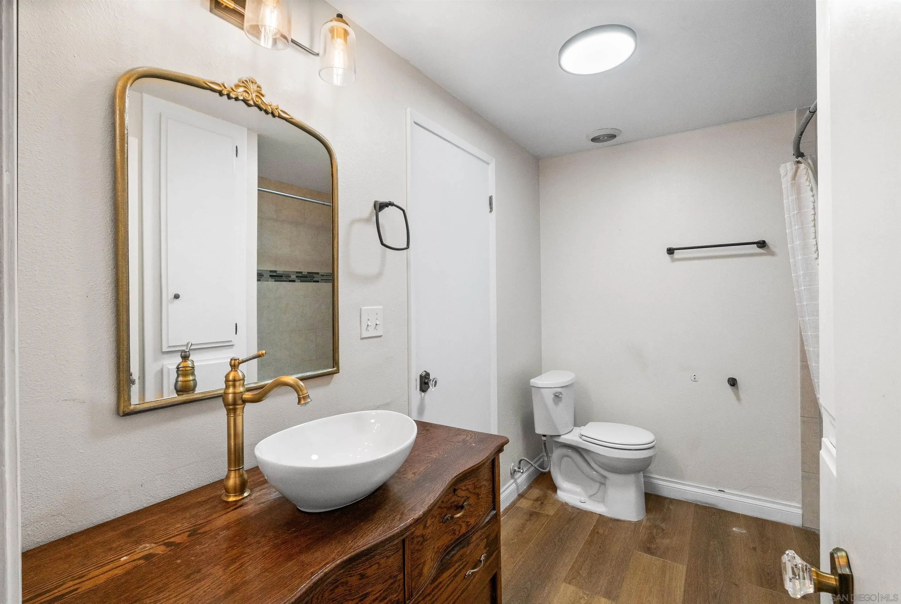 1872 Fairway Park Unit B