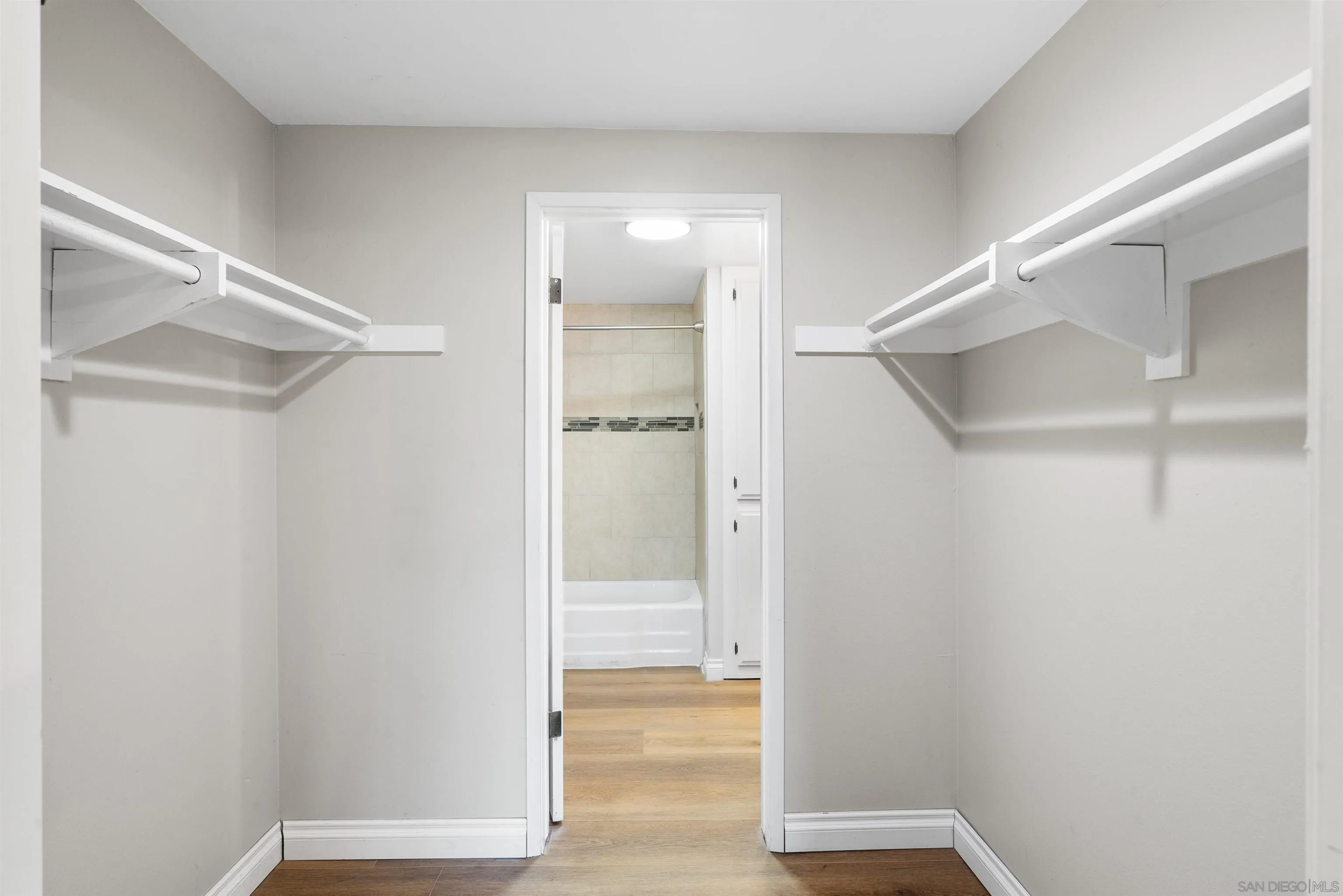 1872 Fairway Park Unit B