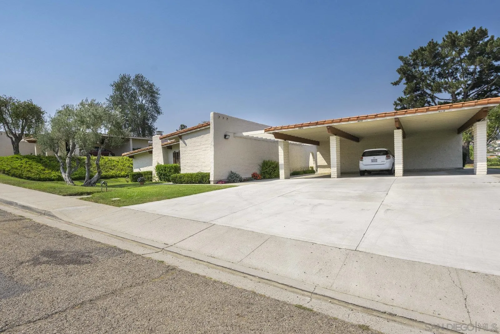 16660 Roca Drive