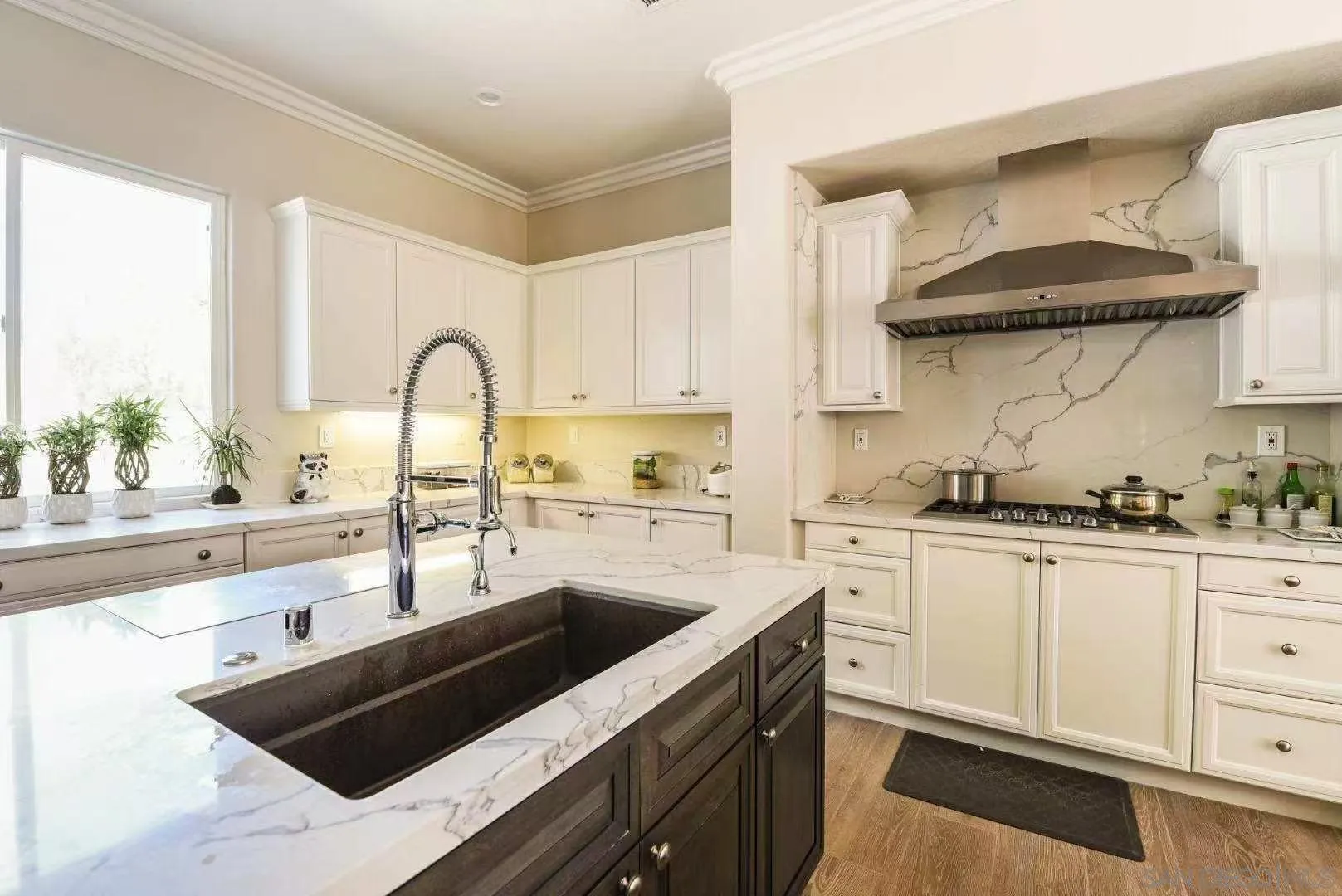 9139 Bernardo Lakes