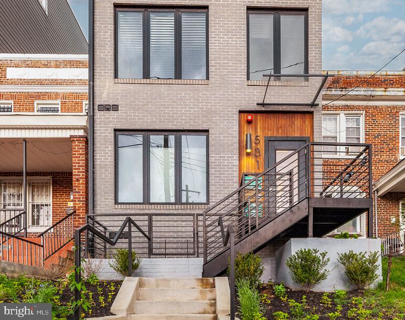 531 KENNEDY ST NW #PH 10