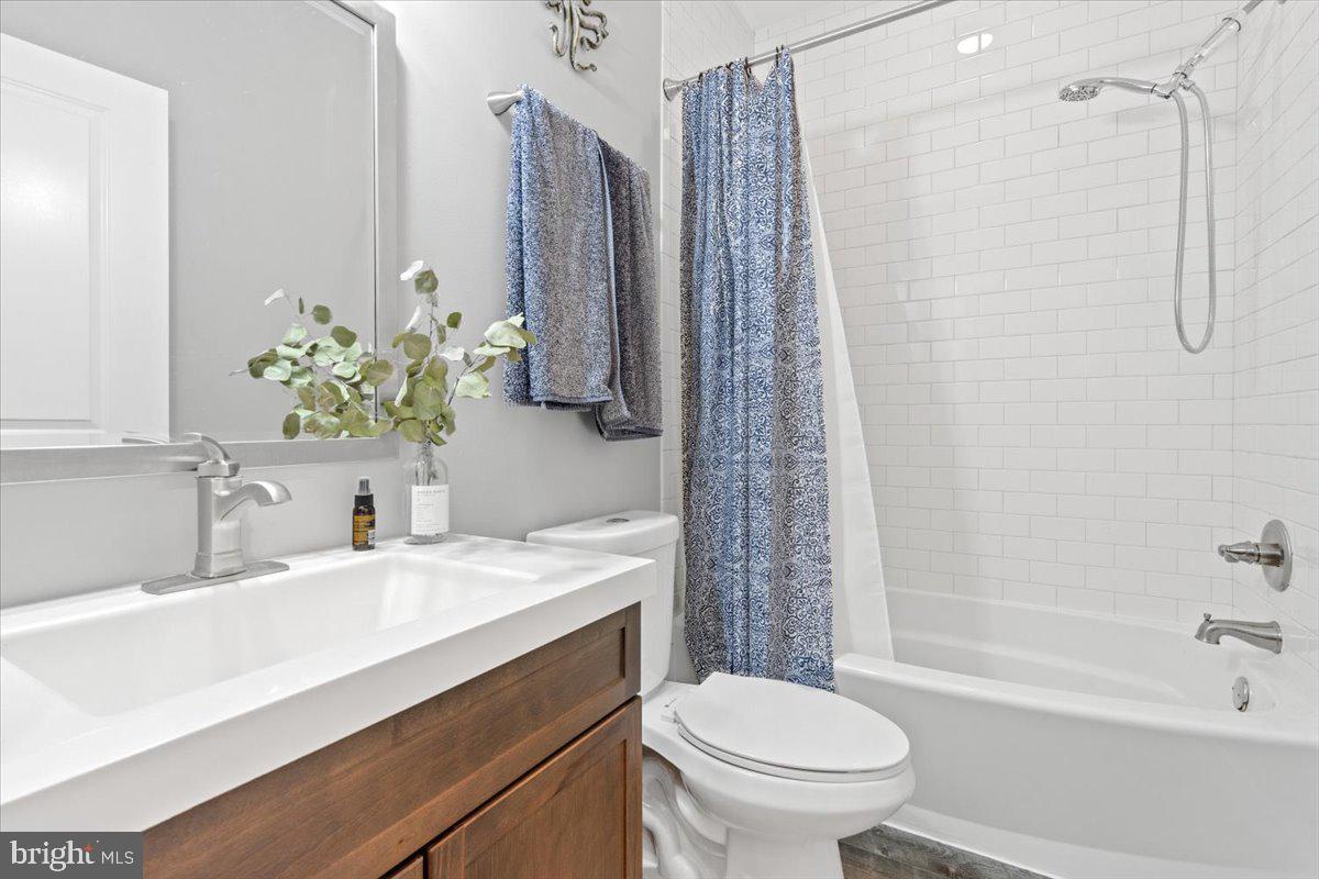 16 R St NW #2