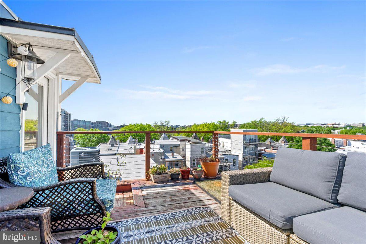 16 R St NW #2