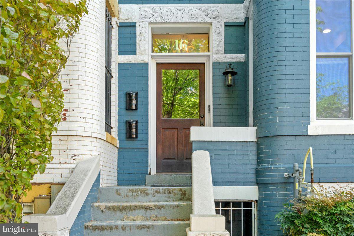 16 R St NW #2