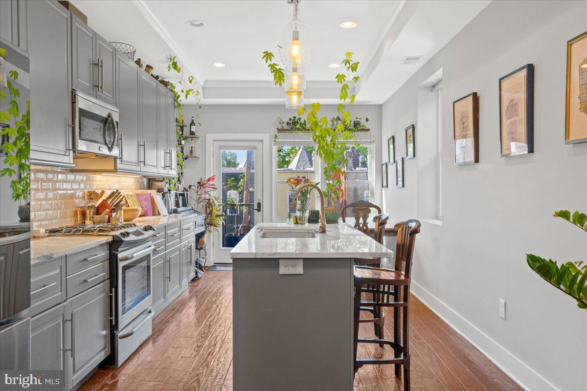 16 R St NW #2
