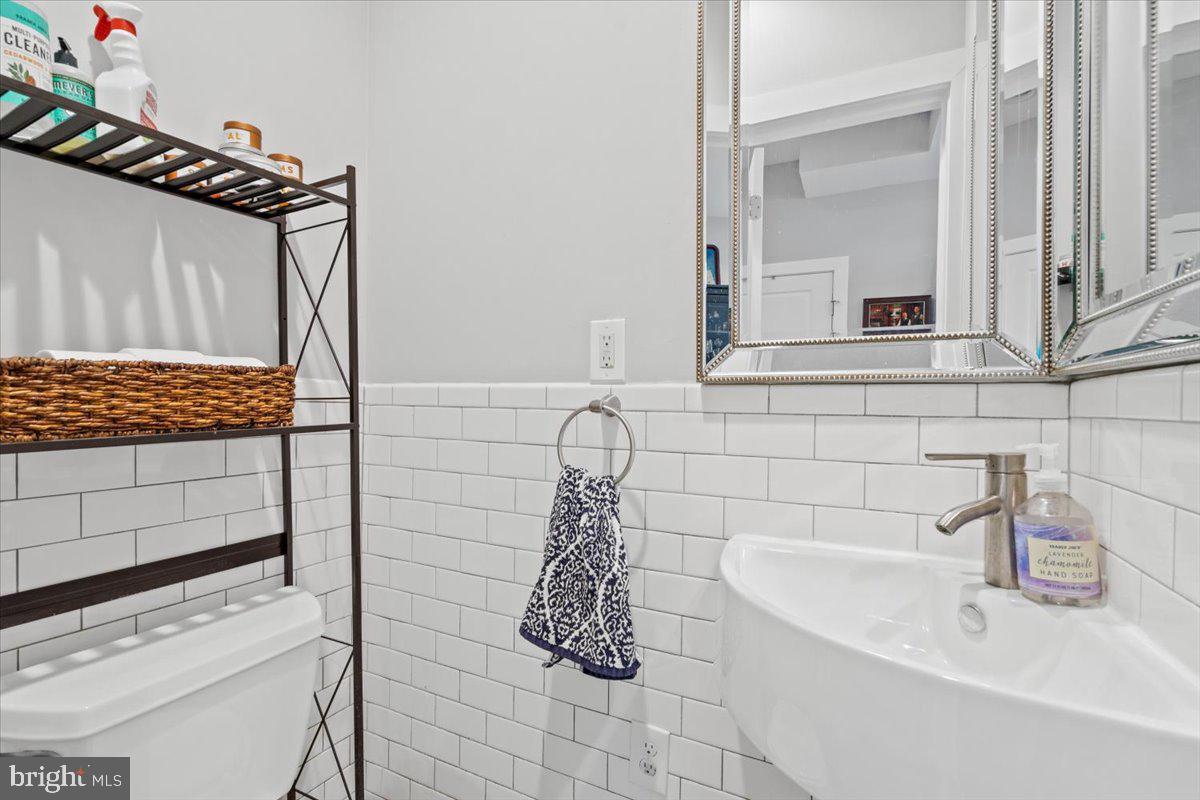 16 R St NW #2