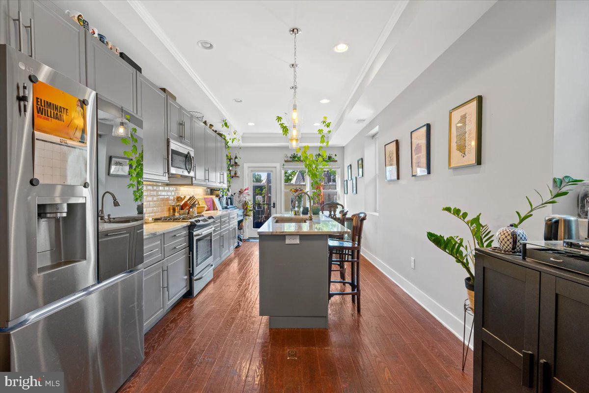 16 R St NW #2