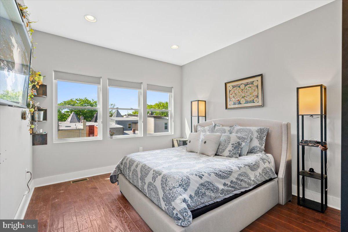 16 R St NW #2