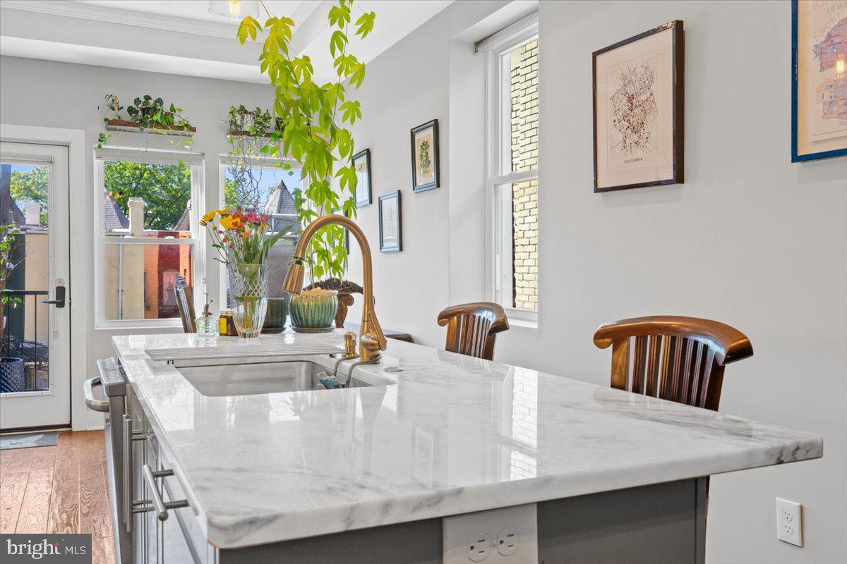16 R St NW #2