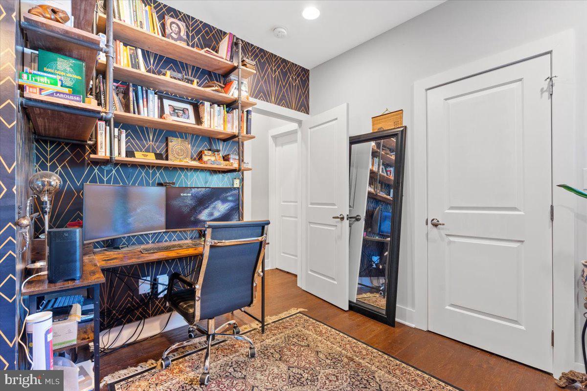 16 R St NW #2