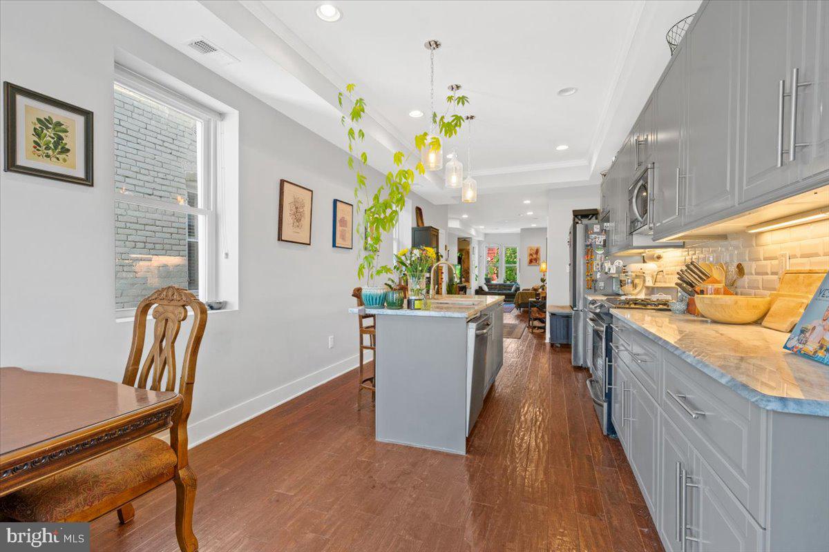 16 R St NW #2