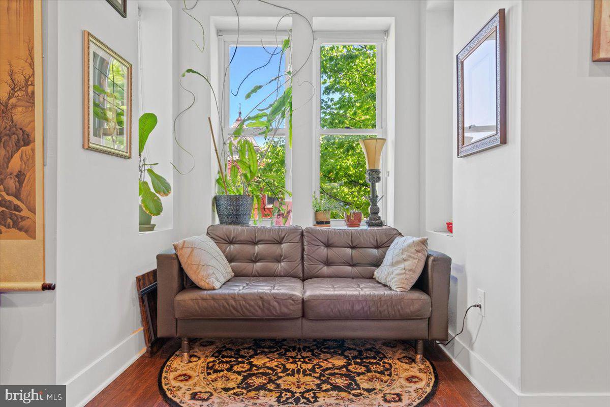 16 R St NW #2