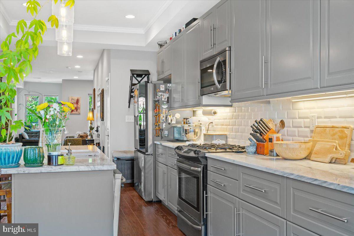 16 R St NW #2