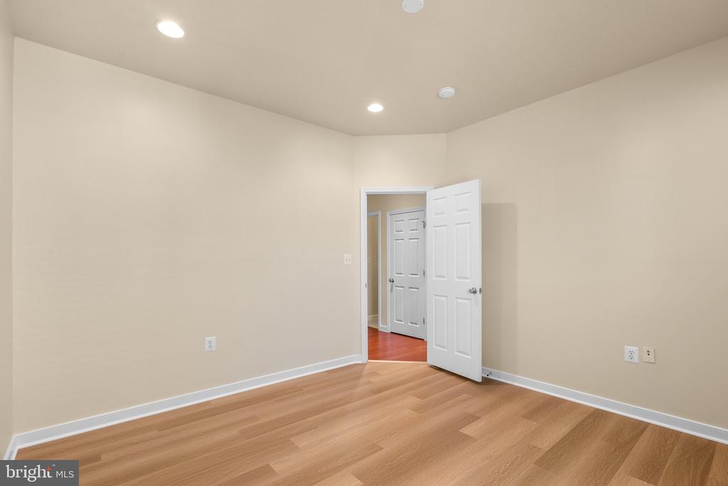 1414 MORRIS RD SE