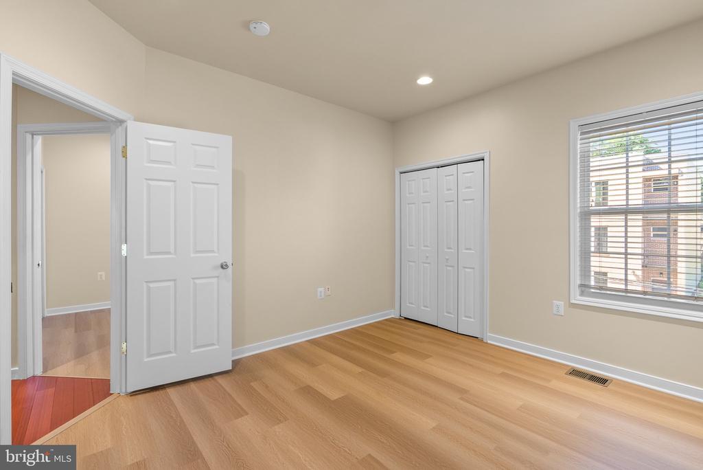 1414 MORRIS RD SE