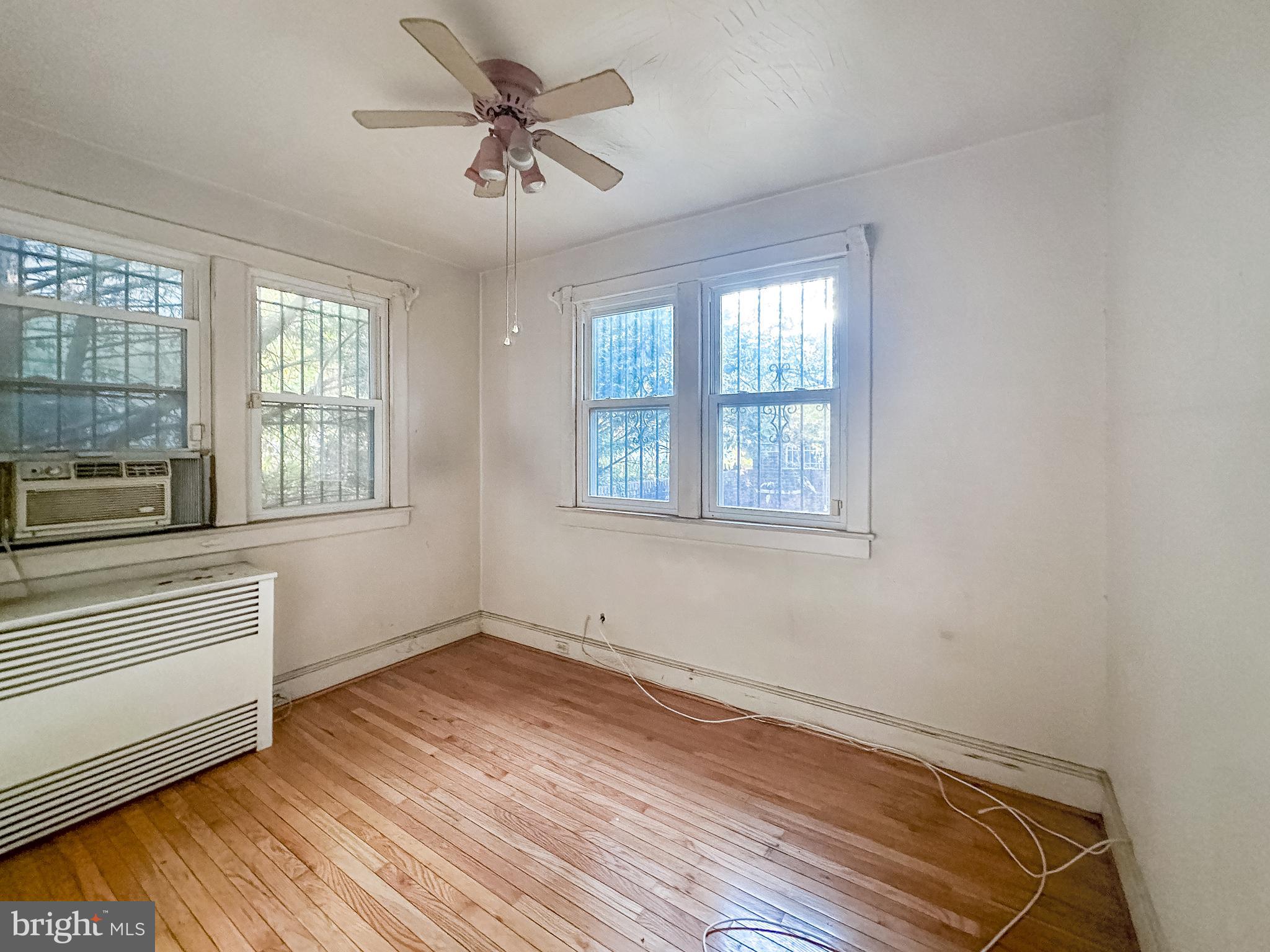 2712 S Dakota Ave NE