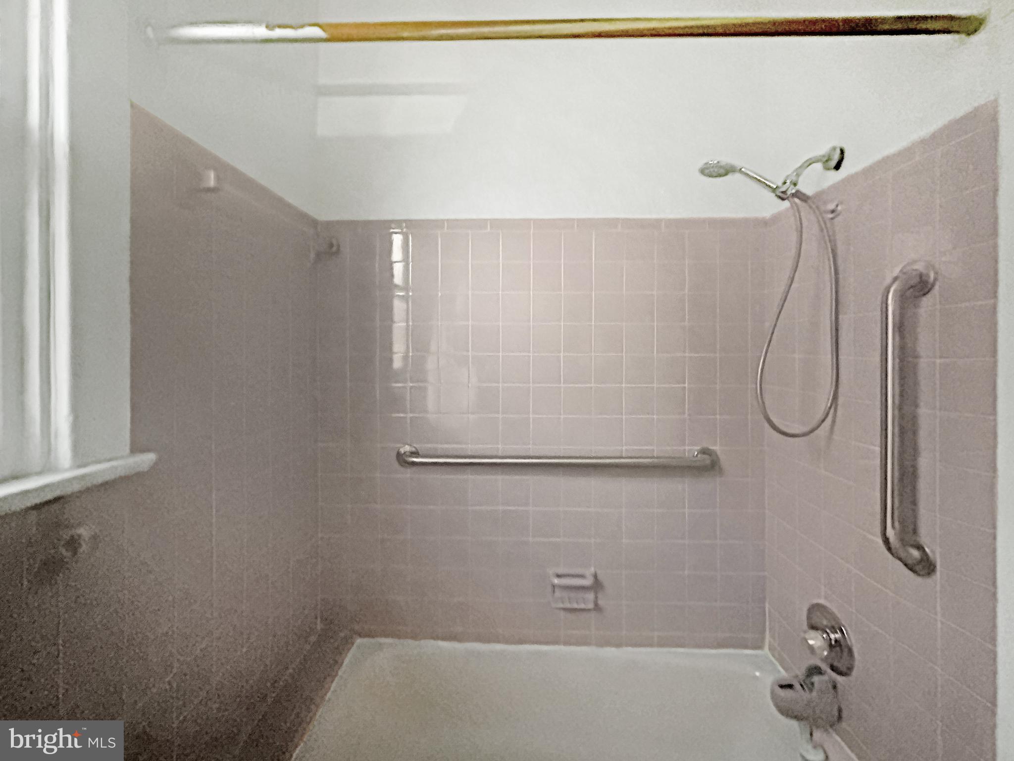 2712 S Dakota Ave NE