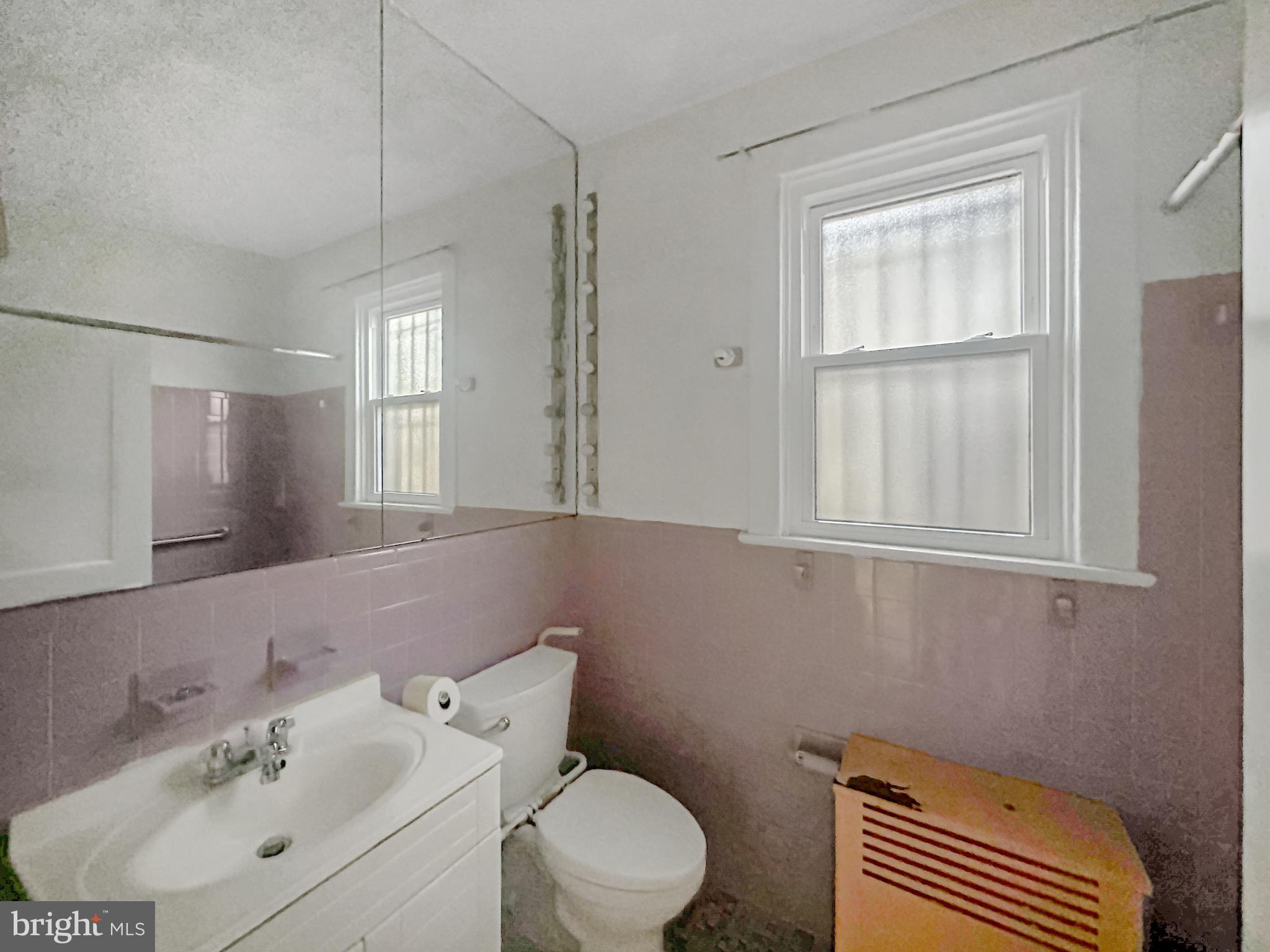 2712 S Dakota Ave NE