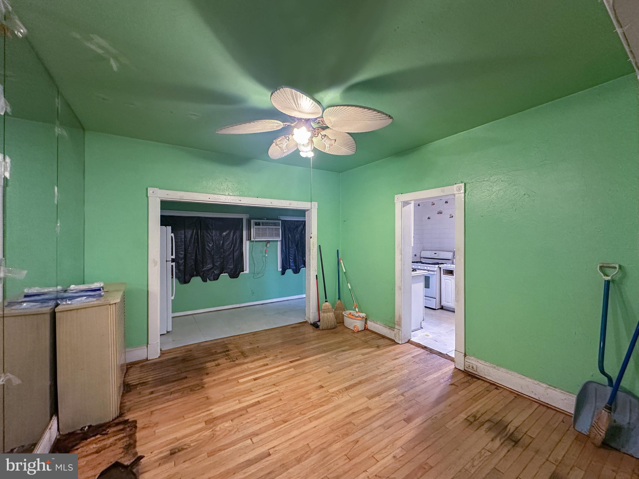 2712 S Dakota Ave NE