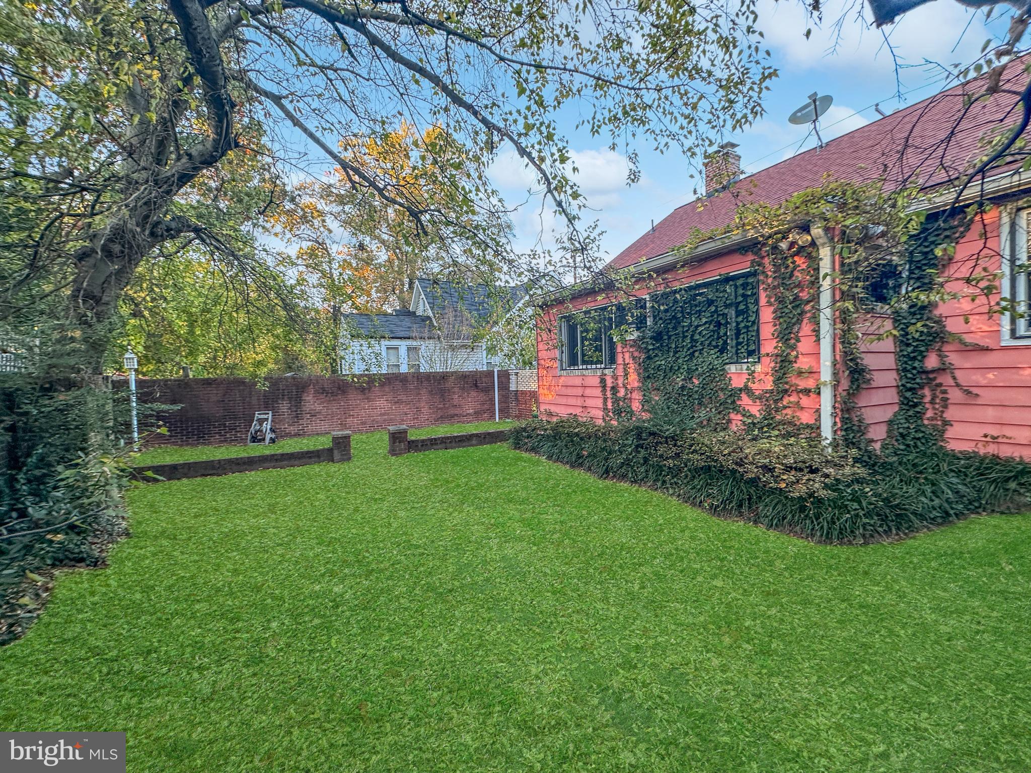 2712 S Dakota Ave NE